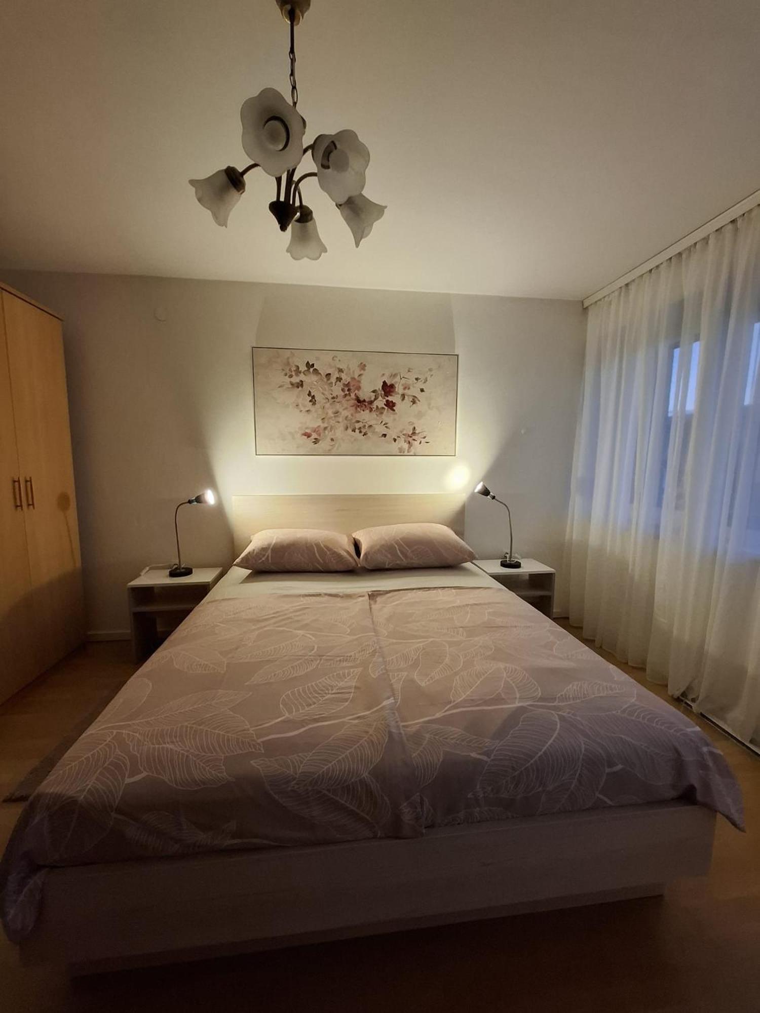 Apartment Tonio - Right On The Main Square Gospić Exterior foto